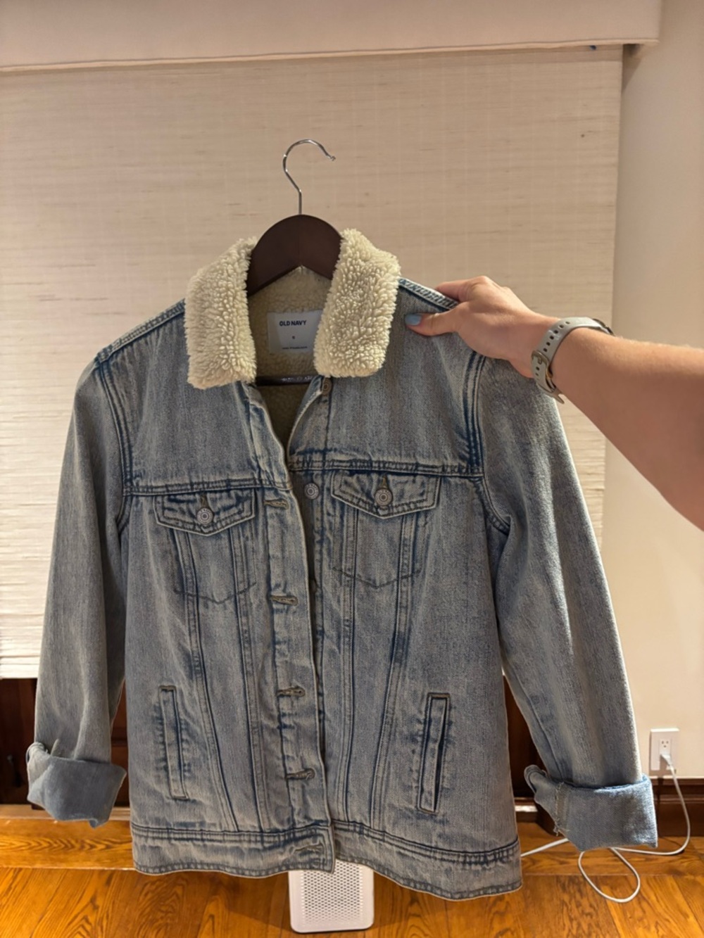 Old Navy Light Blue Denim Jacket with Cream Sherpa Lining/collar